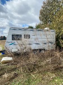travel trailer - Photo 2