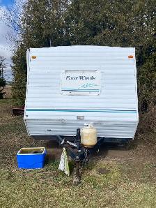 travel trailer - Photo 3