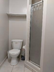Female 3rd Flr Large Room with Balcony Parking @York University - Photo 9