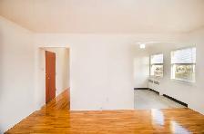 Spacious, Bright, Large One Bedroom with a View! - Photo 5