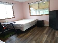 Rooms for rent in Camrose AB - Photo 2
