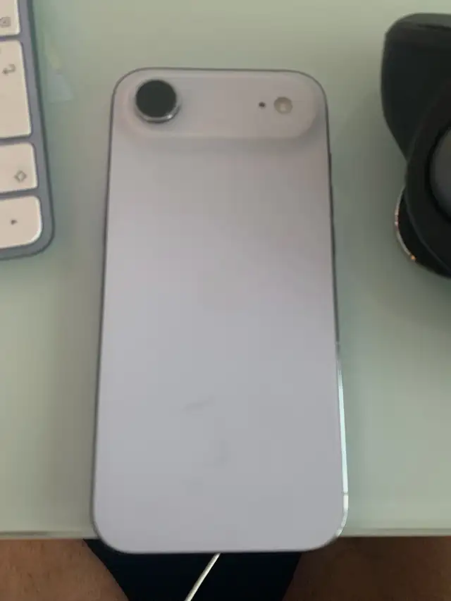iPhone Air Sky blue 10/10 condition apple care dec 2026