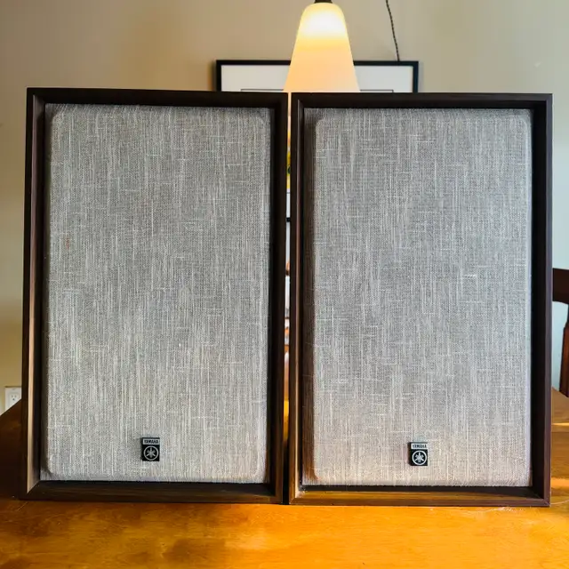 Yamaha NS-410 Stereo Speakers