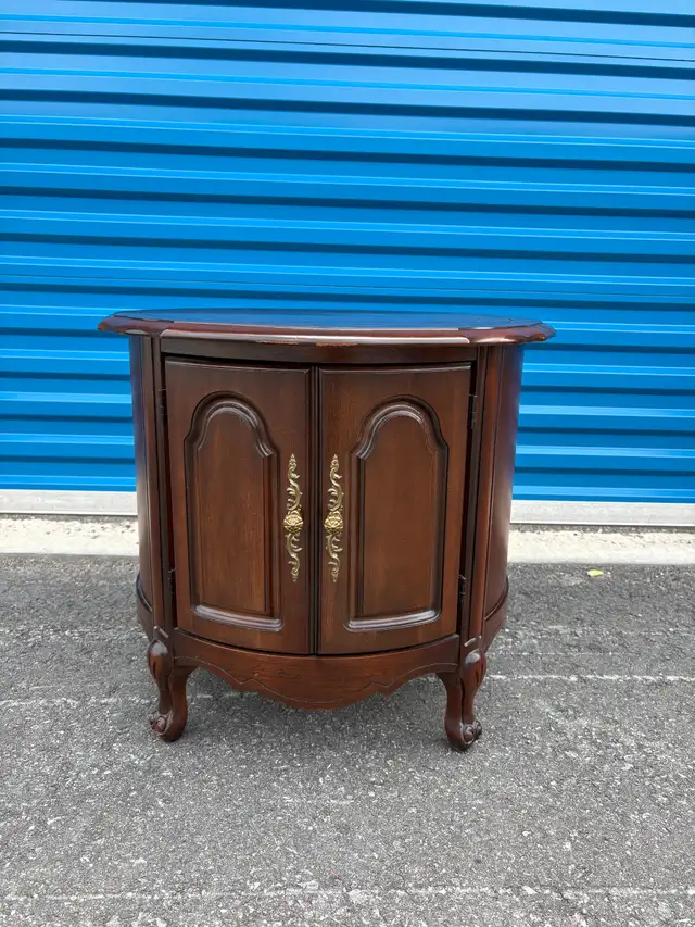 Round Side Table