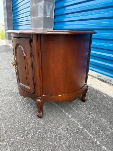 Round Side Table - Photo 4