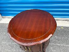 Round Side Table - Photo 5