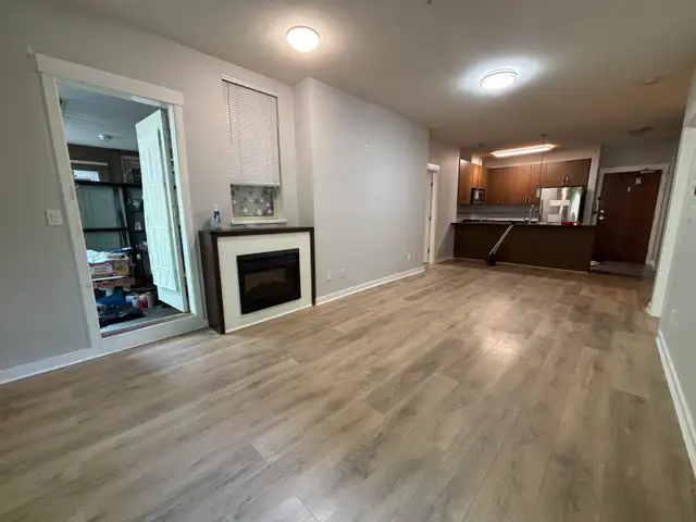2 Bed   Den  2 Bath Condo with Private Yard in South Surrey