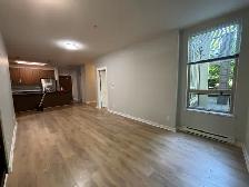 2 Bed   Den  2 Bath Condo with Private Yard in South Surrey - Photo 2