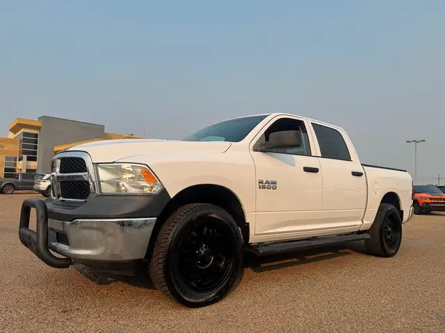 2016 Ram 1500 V6 - 195K - Crew Cab - CLEAN CAR FAX
