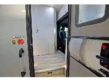 2027 Pleasure-Way Plateau XL TS 2027 NEUF B  Mercedes Sprinter - Photo 3