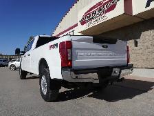 2022 Ford F-350 XLT PREMIUM SUPER DUTY FX4 8-FOOT BOX VERY CLEAN - Photo 16