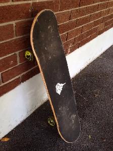 Skateboard - Planche à roulette (50,00$)
