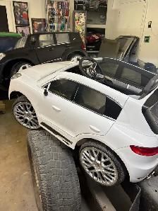pedal battery Porsche Mercedes no charger both for$20