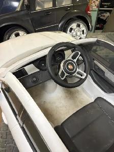 pedal battery Porsche Mercedes no charger both for$20 - Photo 4