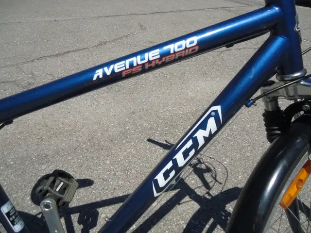 CCM -Avenue 700, Hybrid (like NEW)