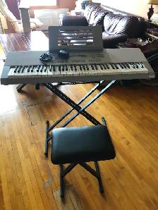 Clavier Casio WK 225 avec support et banc