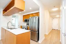 81 NAVY WHARF COURT - OPTIMA CONDOS - 2 BEDROOM DEN W/1-PARKING - Photo 2