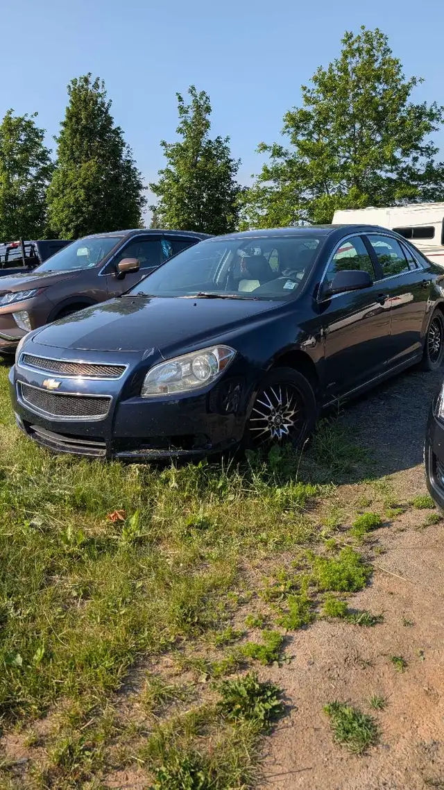 2010 Chrysler Malibu LT. Platinum edition for project or parts