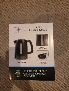 kettle for sale 1.7 litre brand new in the box - Photo 2