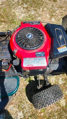 Lawn tractor motor 19.5 hp Briggs/Stratton $225 ph.902 565-7430