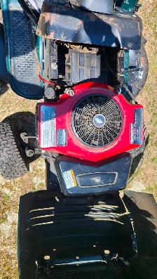 Lawn tractor motor 19.5 hp Briggs/Stratton $225 ph.902 565-7430 - Photo 2