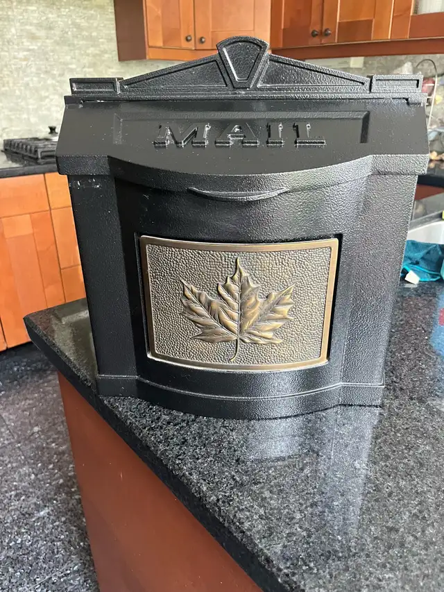 NEW Gaines Manufacturing  Wall Mailbox with Antique Black