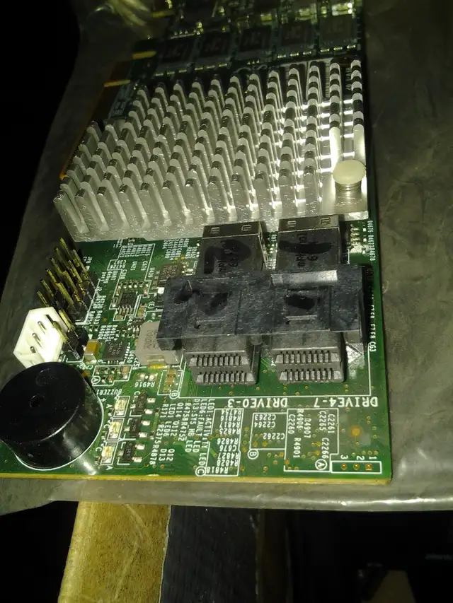 S3108L-H8iR-16DD 12gbs 8 x mini sas 200  sas drives freenas etc