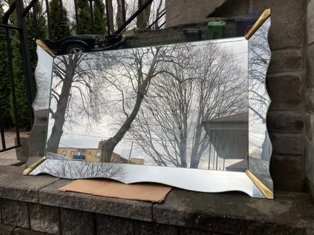 Retro Wave Mirror