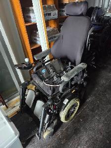 Powered wheelchair, as is - Photo 2