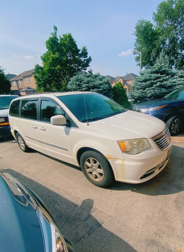2012 town and country chrysler for sale