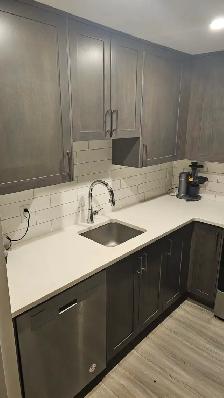 Beautiful 2 Bedroom LEGAL Basement Apartment - Photo 5