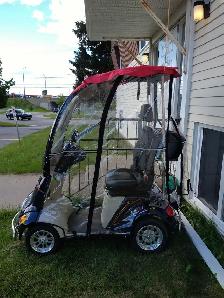 Quadriporteur , 3 ans, comme neuf. 1 seule propriétaire.