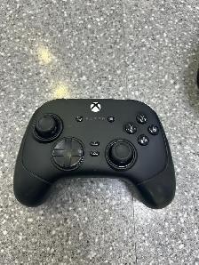Razer Wolverine V3 Pro Xbox/PC Controller No Dongle - Photo 3