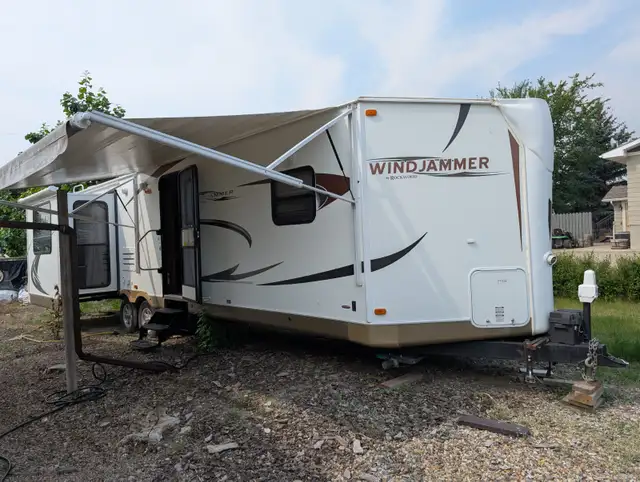 2011 Rockwood Windjammer 34'
