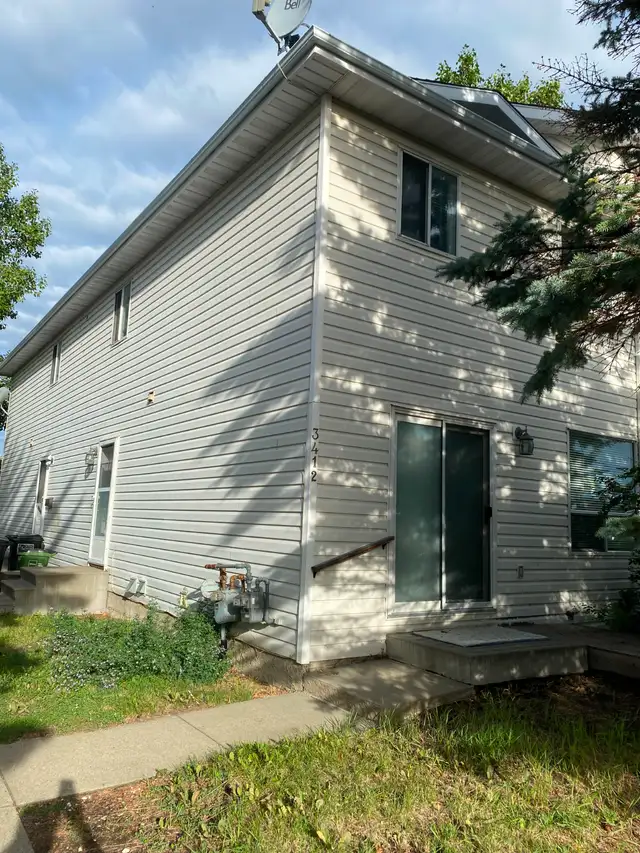 Renovated 3BRS/1.5Bath/Baste/Parking Close Millwood Town center