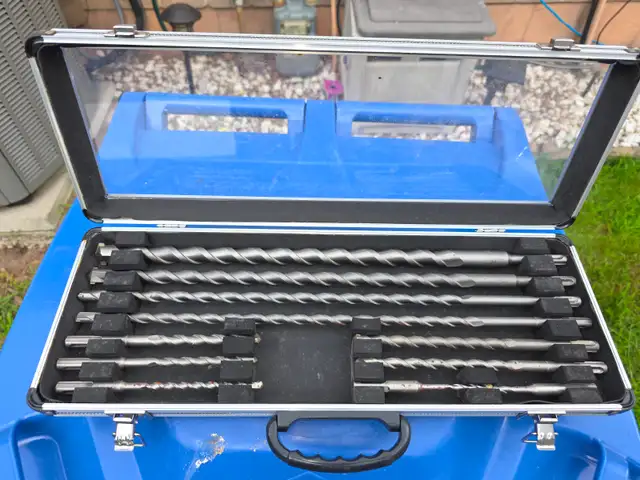 11 Pc. New SDS Drill Kit In A Plastic Case With Handle