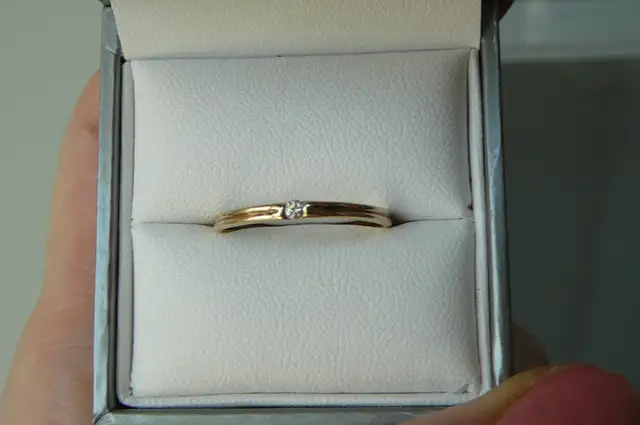 BAGUE en Or Jaune 10 K. sertie d'un Diamant de 3 Points ( 7.5 )