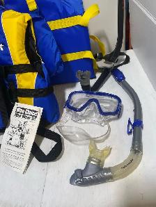 Adult & child life Jackets and U.S. Divers Snorkel Set - Photo 10