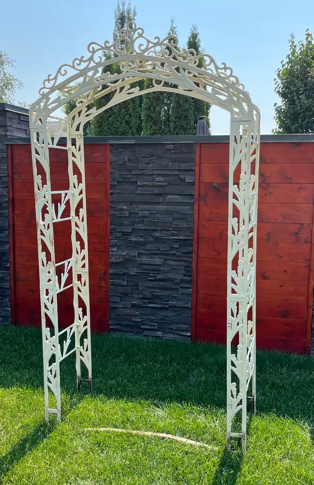 88 Inch Metal Garden Trellis