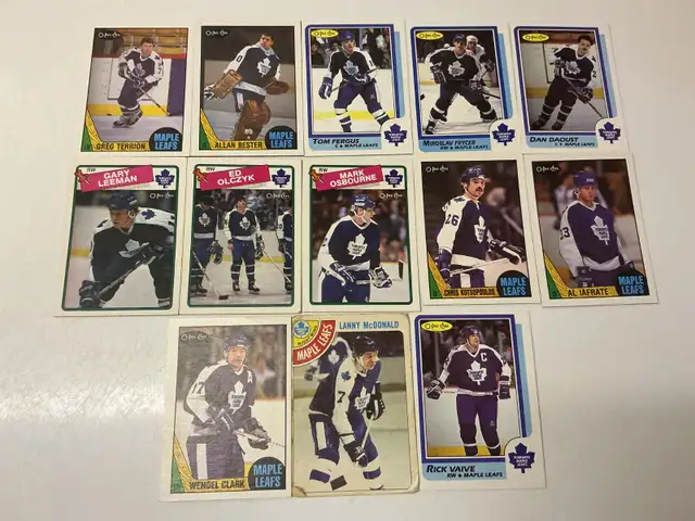 13 Vintage Collectible O-PEE-CHEE Toronto Maple Leafs Cards !