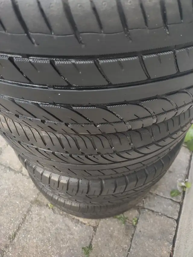 215-45R17x4 pneus été (2xcooper et 2xDynamo). Tres bon état