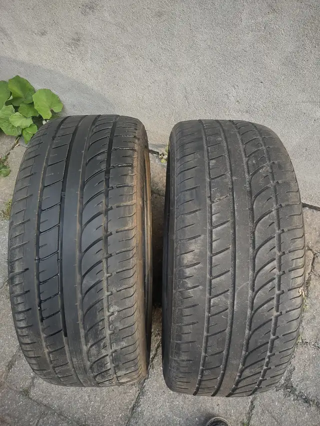 215-45R17x2 pneus été Dynamo. Tres bon état