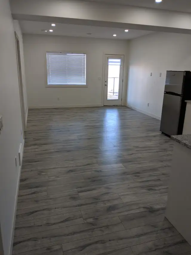 WALK-OUT LAKE VIEW LEGAL BASEMENT SUITE
