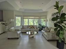 Stunning Custom-Built Built Home With Private Yard - Photo 2