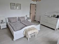 Stunning Custom-Built Built Home With Private Yard - Photo 5