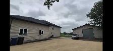 Stunning Custom-Built Built Home With Private Yard - Photo 8