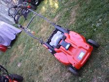 B&D Lawn Mower - Cordless, Rechargeable, 19'cut