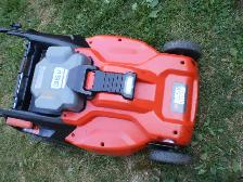 B&D Lawn Mower - Cordless, Rechargeable, 19'cut - Photo 2