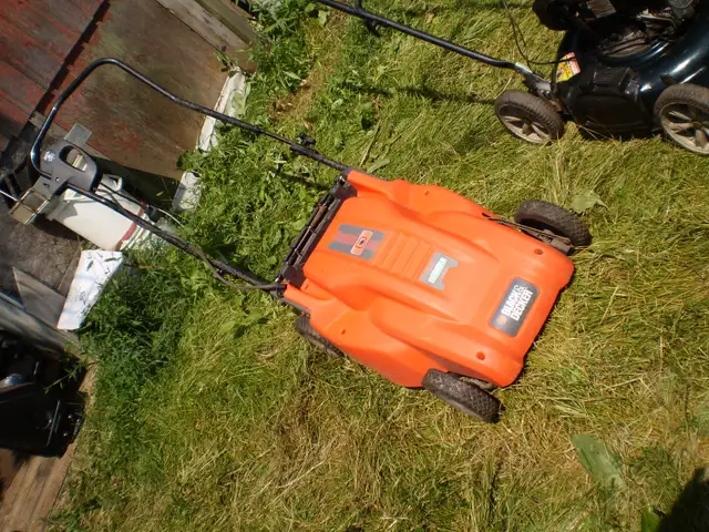 B&D 120V  Corded, Electric  lawnmower  18'cut