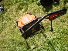B&D 120V  Corded, Electric  lawnmower  18'cut - Photo 5